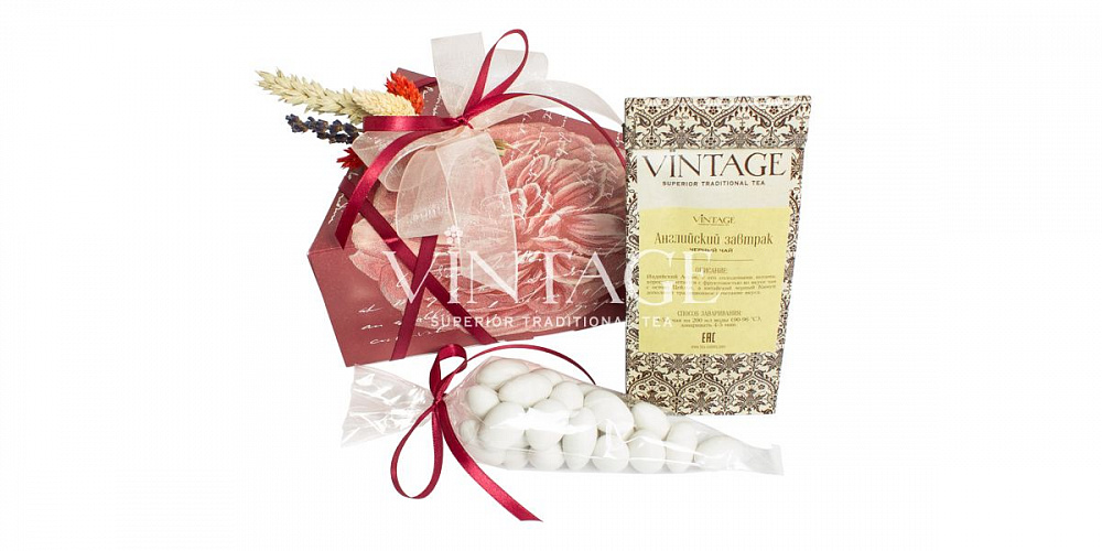 : подарок "кусочек торта роза"